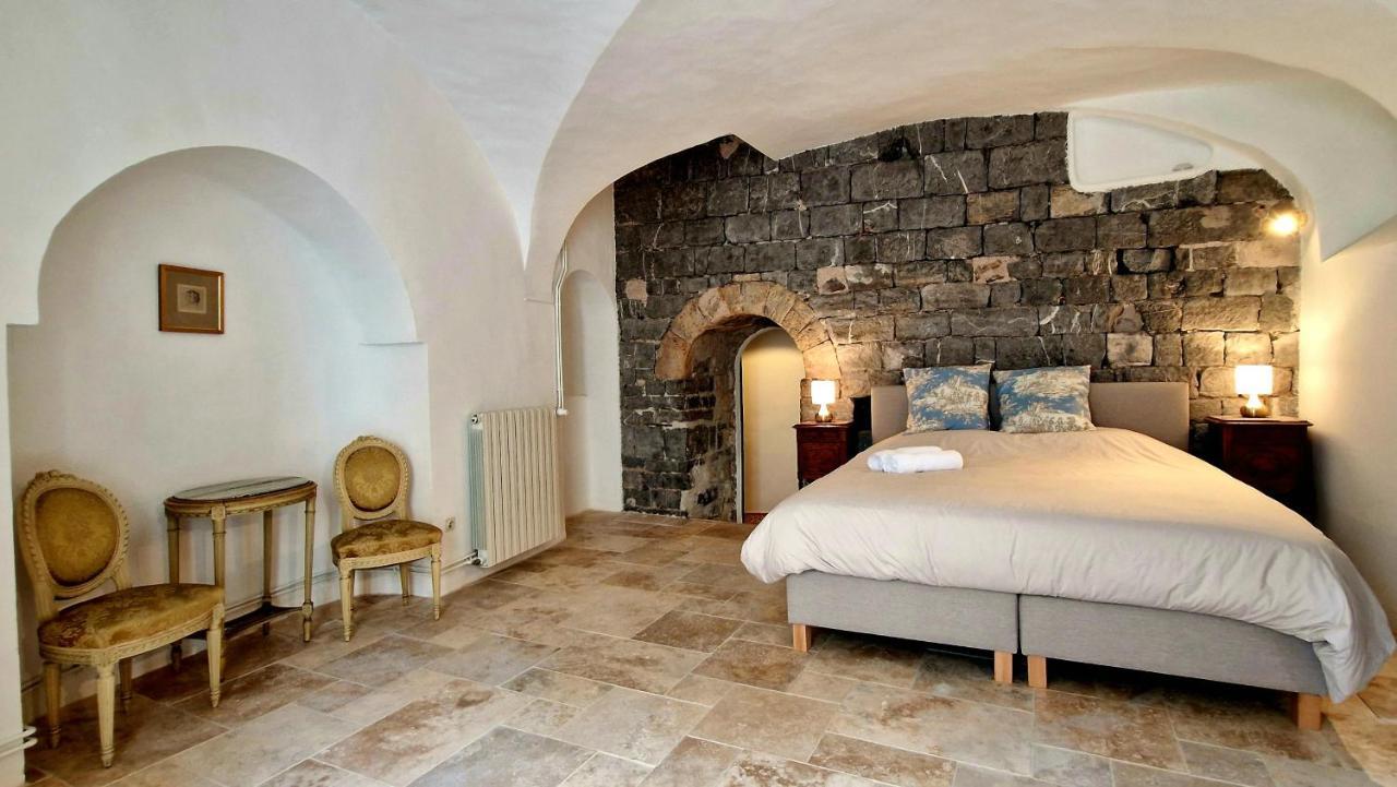 アンデューズ La Tour De Pezene Bed & Breakfast エクステリア 写真