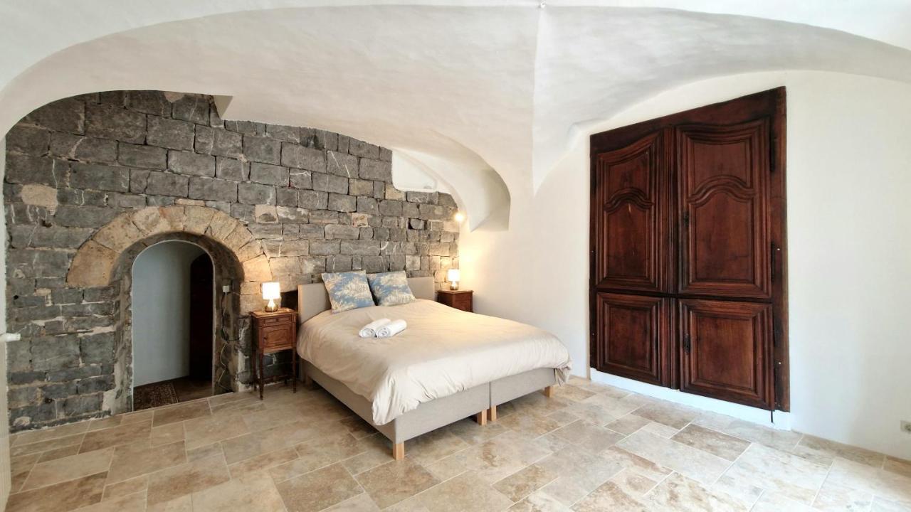 アンデューズ La Tour De Pezene Bed & Breakfast エクステリア 写真