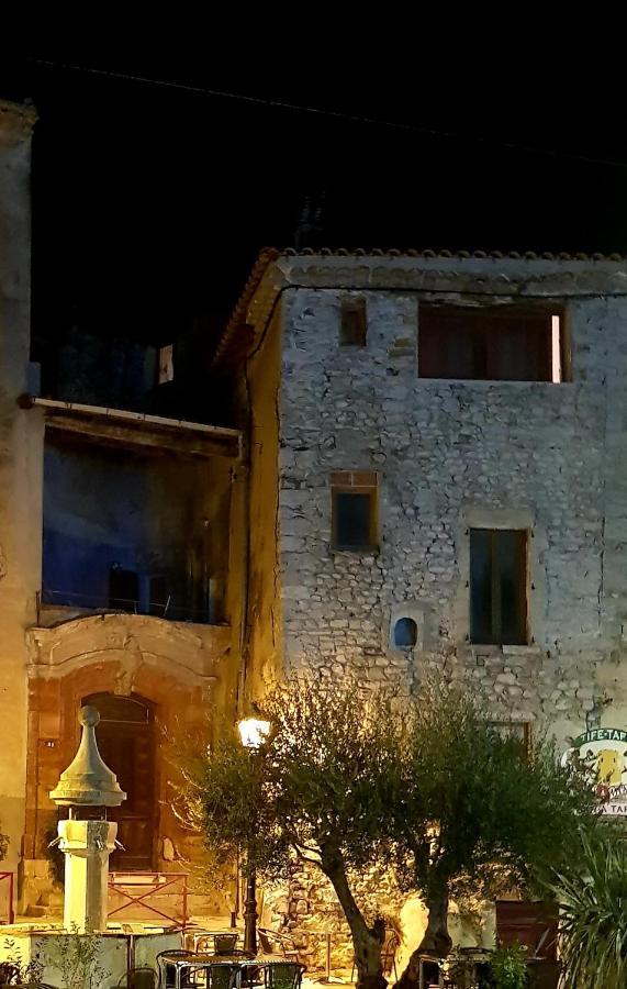 アンデューズ La Tour De Pezene Bed & Breakfast エクステリア 写真