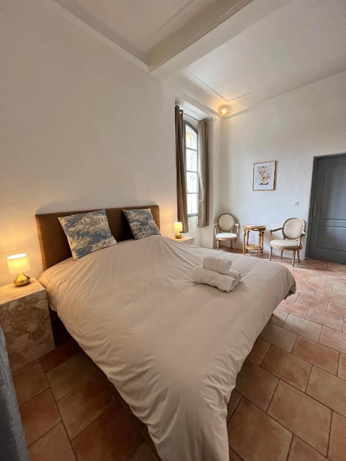アンデューズ La Tour De Pezene Bed & Breakfast エクステリア 写真