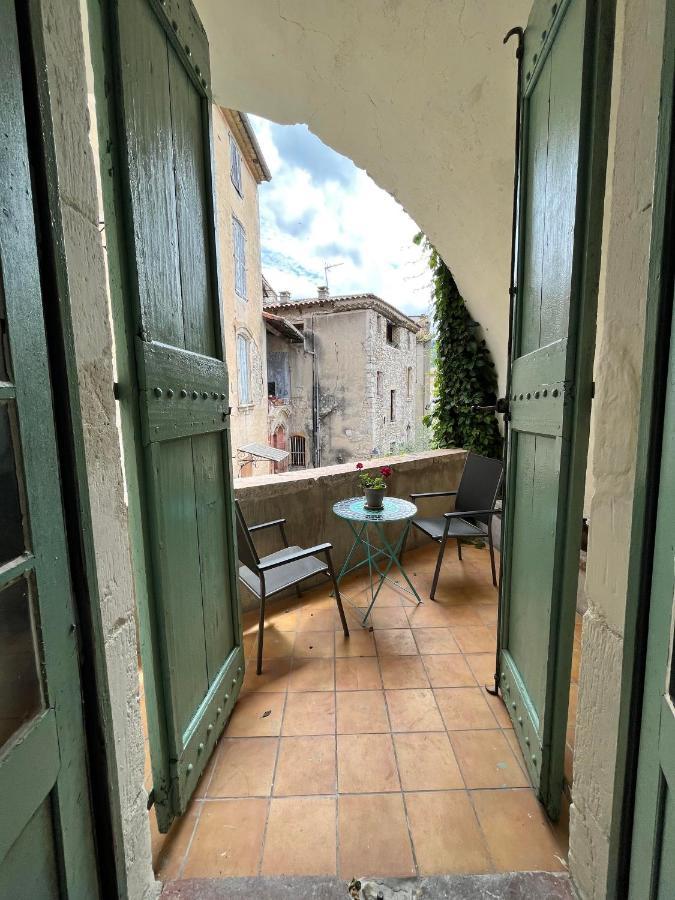 アンデューズ La Tour De Pezene Bed & Breakfast エクステリア 写真