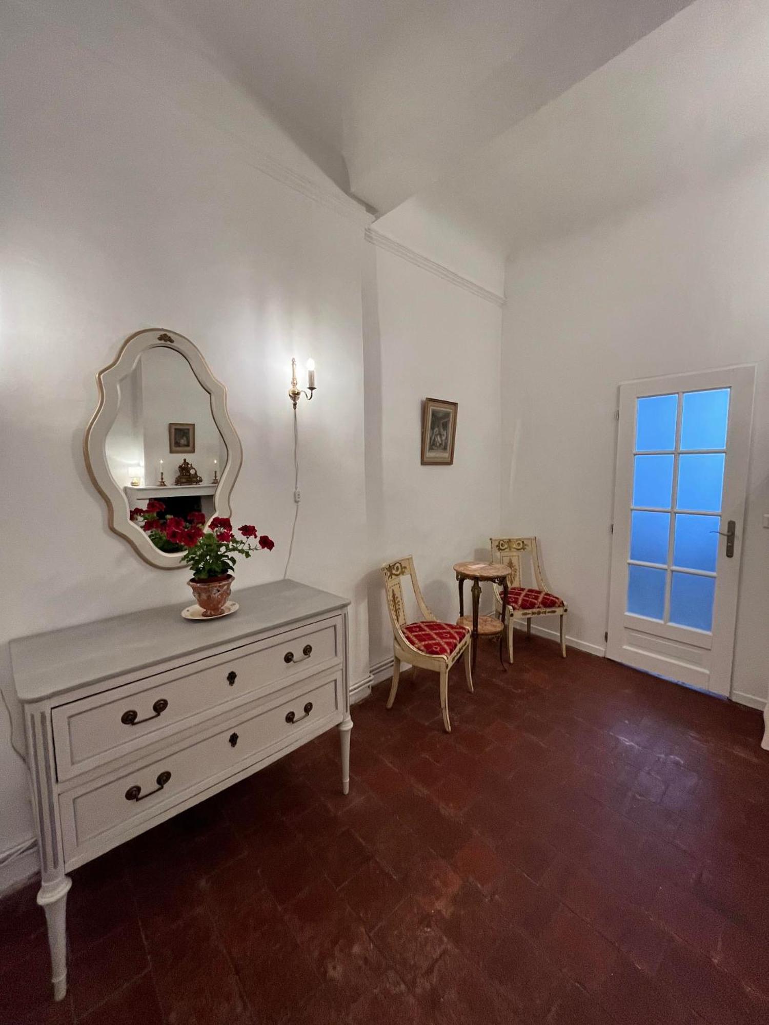 アンデューズ La Tour De Pezene Bed & Breakfast エクステリア 写真