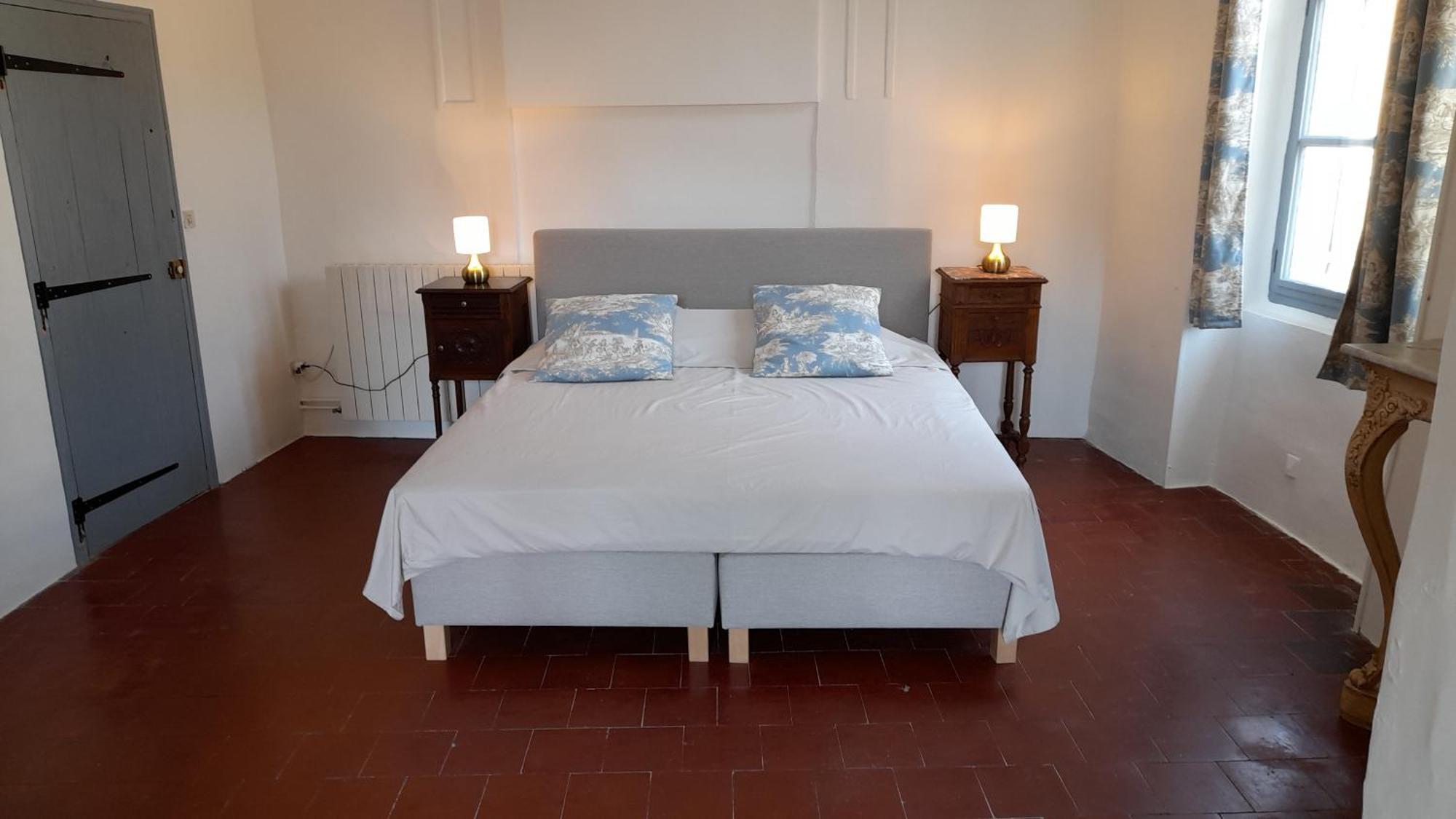アンデューズ La Tour De Pezene Bed & Breakfast 部屋 写真