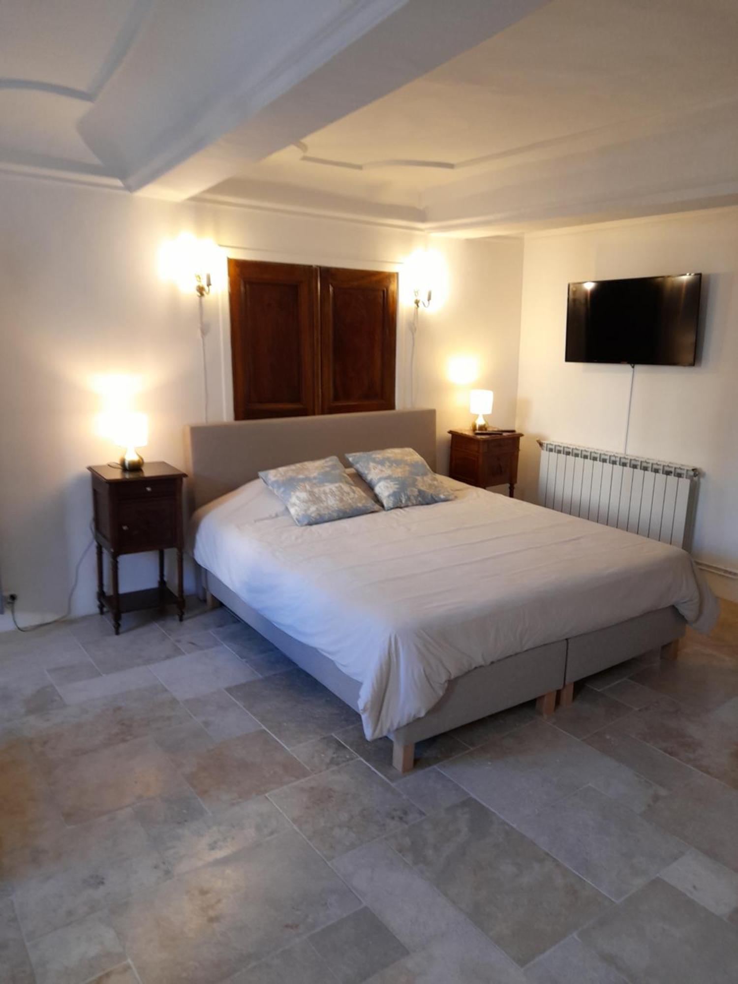 アンデューズ La Tour De Pezene Bed & Breakfast エクステリア 写真